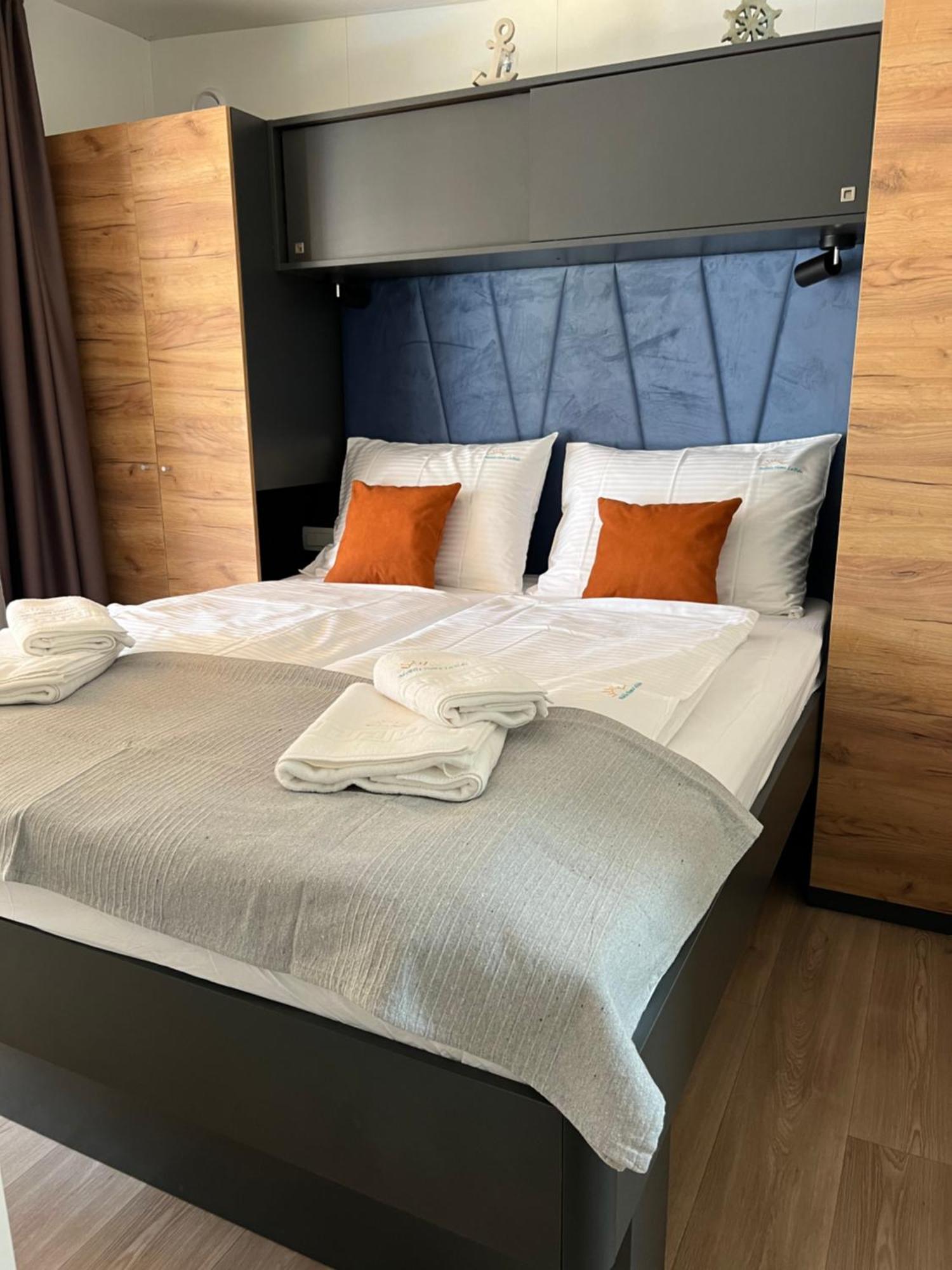 Mobile Home La Vida Biograd Na Moru Eksteriør billede